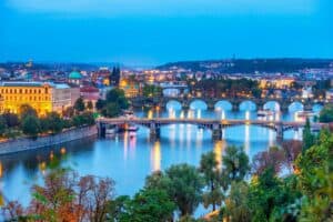 Przewodnik po Czechach: Odkryj urokliwe krajobrazy i cenne zabytki