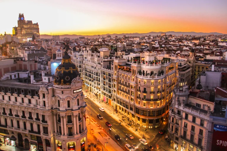 Read more about the article Jak zwiedzać Barcelonę: Praktyczne wskazówki dla podróżujących